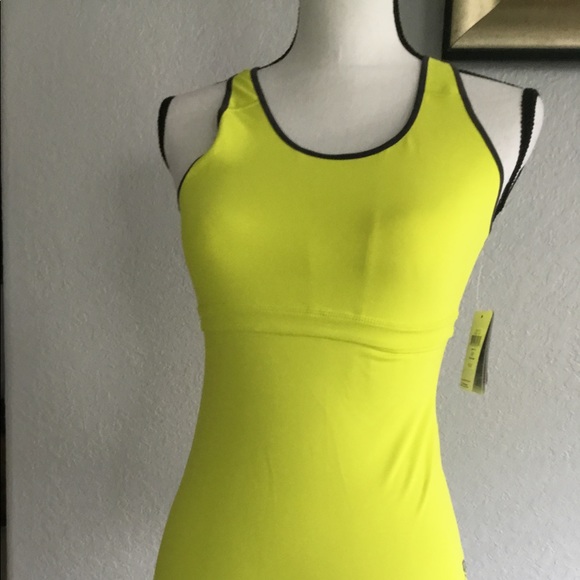 Mountain Hardwear Other - Mountain Hardware active wear top., petite small.